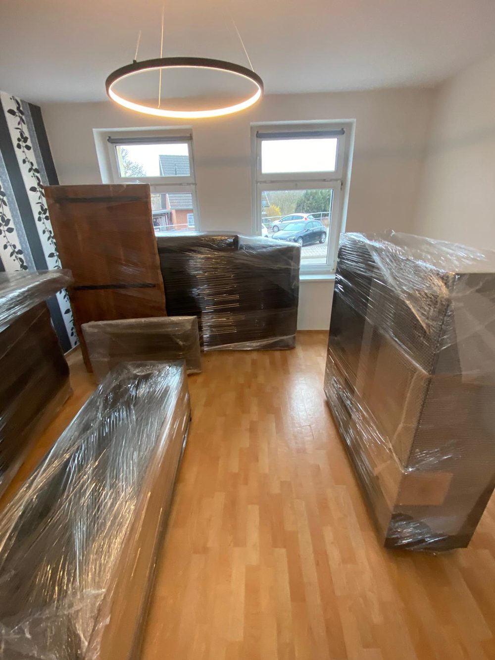Sorgfältig verpackte Möbel für den Transport